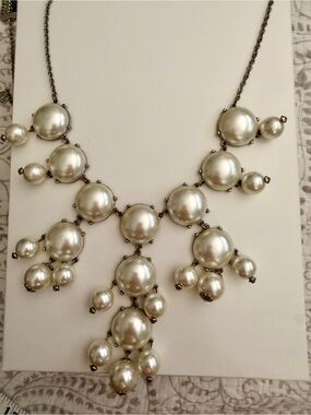 Classic 1980’s Vintage Bubble Necklace in White